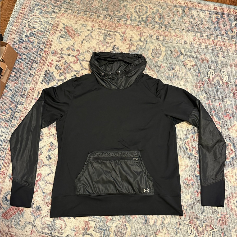 Under Armour size large women’s running pullover